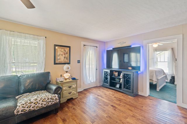 315 W Linden Ave, Hohenwald, TN 38462