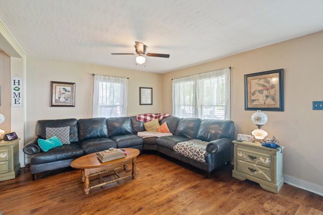 315 W Linden Ave, Hohenwald, TN 38462