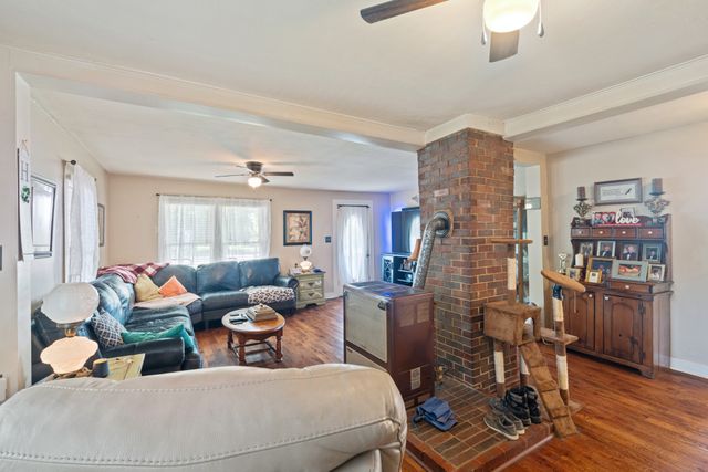 315 W Linden Ave, Hohenwald, TN 38462