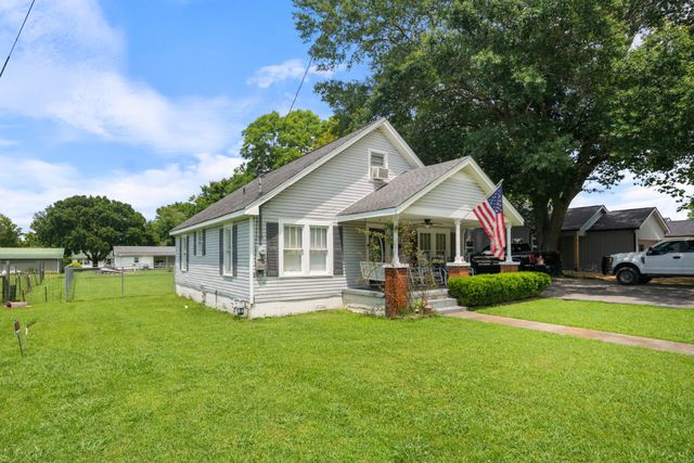 315 W Linden Ave, Hohenwald, TN 38462