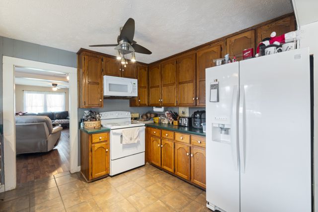315 W Linden Ave, Hohenwald, TN 38462