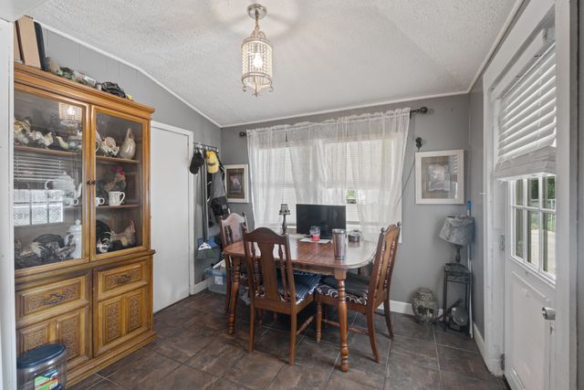 315 W Linden Ave, Hohenwald, TN 38462