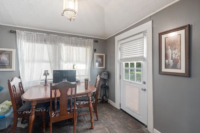 315 W Linden Ave, Hohenwald, TN 38462