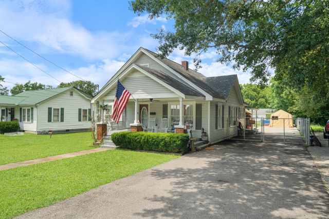 315 W Linden Ave, Hohenwald, TN 38462