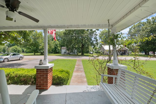 315 W Linden Ave, Hohenwald, TN 38462