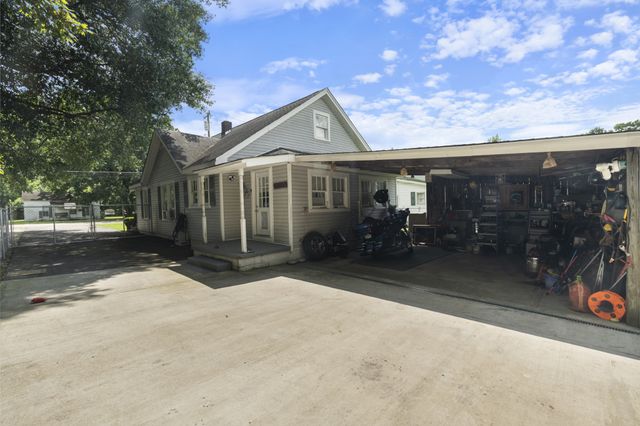 315 W Linden Ave, Hohenwald, TN 38462