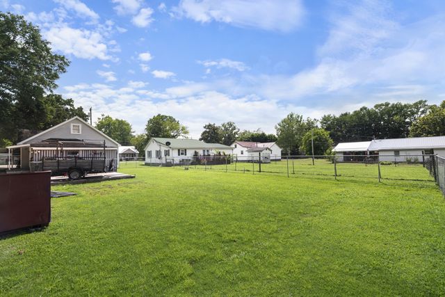 315 W Linden Ave, Hohenwald, TN 38462
