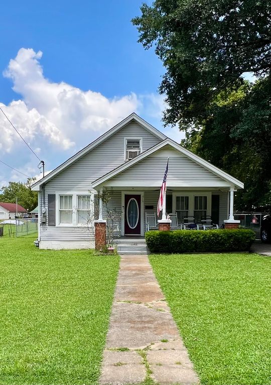 315 W Linden Ave, Hohenwald, TN 38462