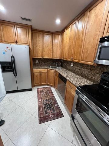 351 NE 19TH Place 206K, Wilton Manors, FL 33305