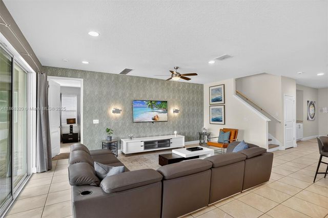 7716 Fairfax, Kissimmee, FL 34747