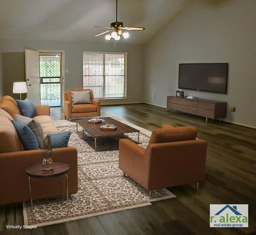 10622 Hillcroft Street, Houston, TX 77096