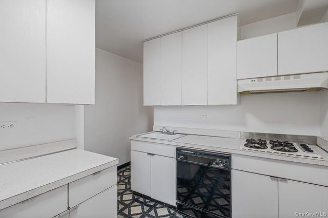 61-20 Grand Central Parkway A902, Forest Hills, NY 11375