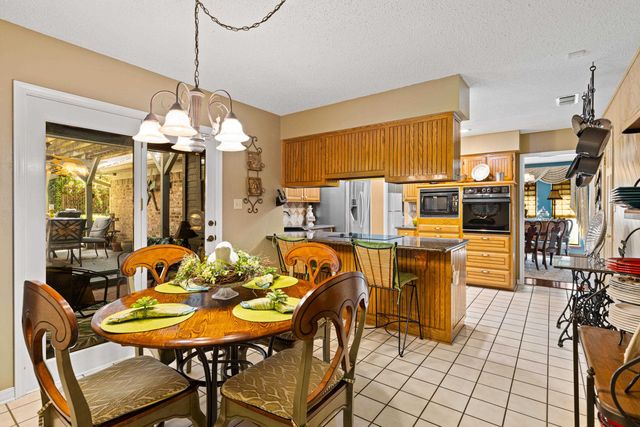 1301 Windsong Lane, Longview, TX 75604