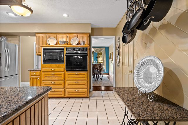 1301 Windsong Lane, Longview, TX 75604