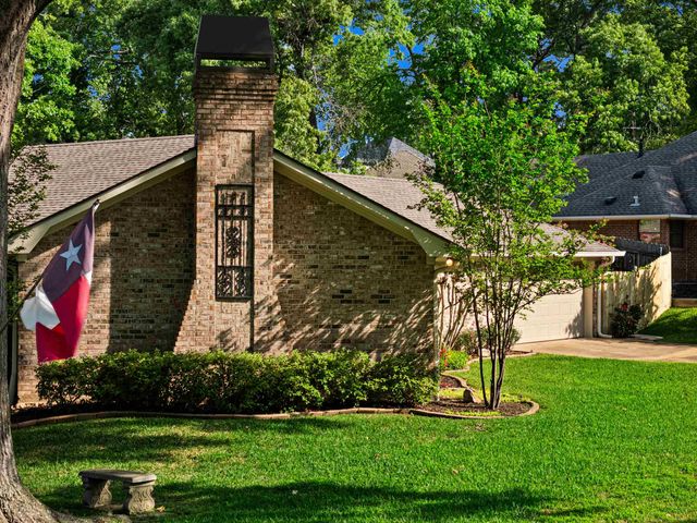 1301 Windsong Lane, Longview, TX 75604