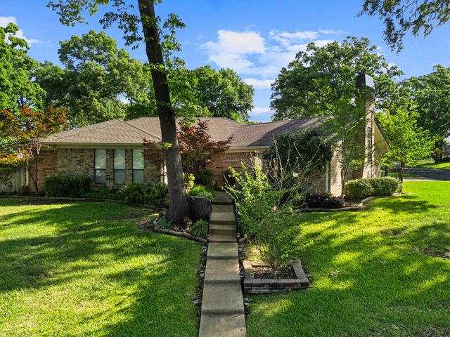 1301 Windsong Lane, Longview, TX 75604