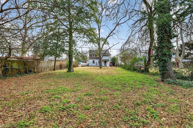 11 Aylwin RD, Portsmouth, VA 23702