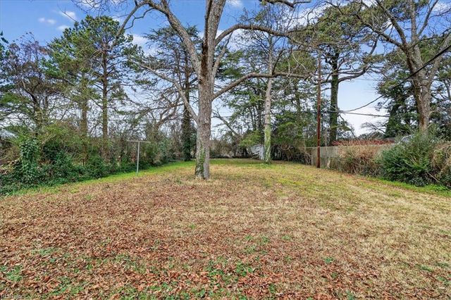 11 Aylwin RD, Portsmouth, VA 23702