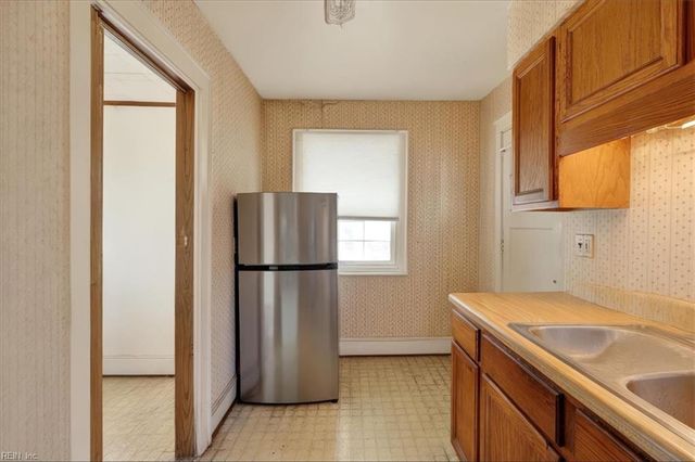 11 Aylwin RD, Portsmouth, VA 23702