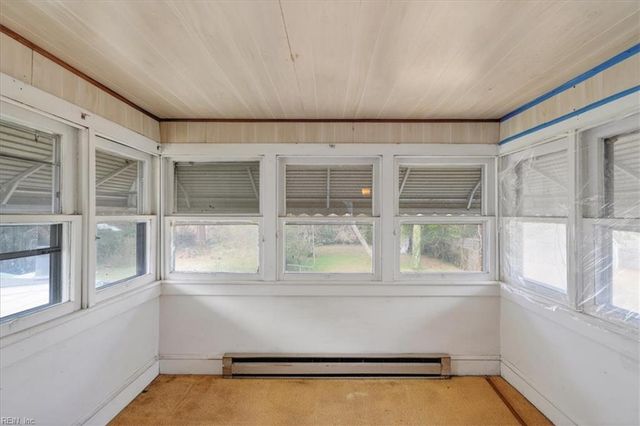 11 Aylwin RD, Portsmouth, VA 23702