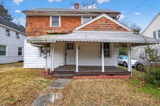 11 Aylwin RD, Portsmouth, VA 23702
