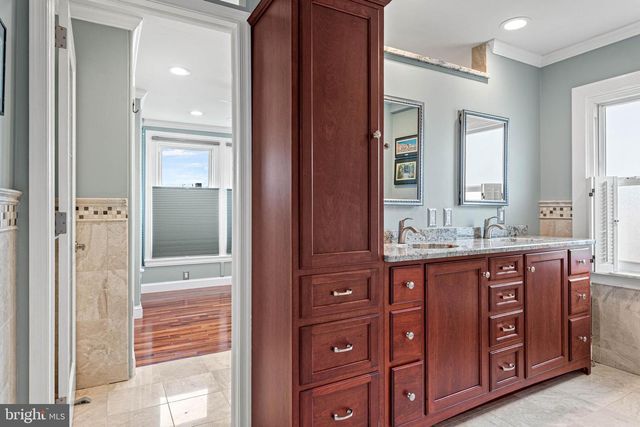 135 E 4TH AVE, Conshohocken, PA 19428