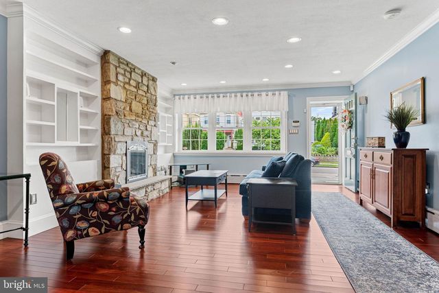 135 E 4TH AVE, Conshohocken, PA 19428