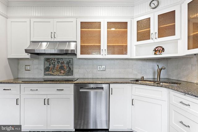 135 E 4TH AVE, Conshohocken, PA 19428