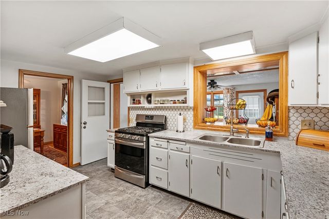 218 Bonnett Street SW, North Canton, OH 44720