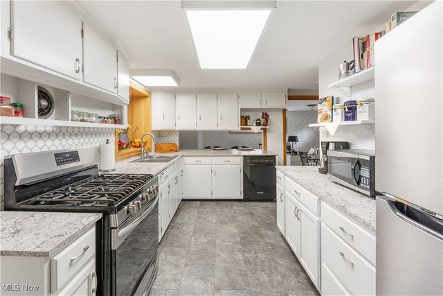 218 Bonnett Street SW, North Canton, OH 44720