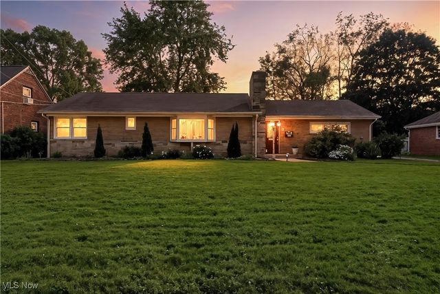 218 Bonnett Street SW, North Canton, OH 44720