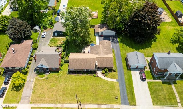 218 Bonnett Street SW, North Canton, OH 44720