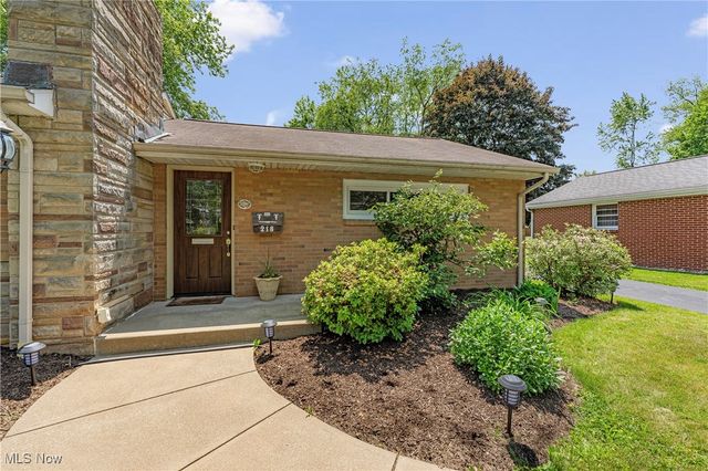 218 Bonnett Street SW, North Canton, OH 44720