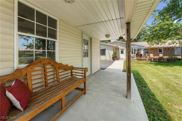 218 Bonnett Street SW, North Canton, OH 44720