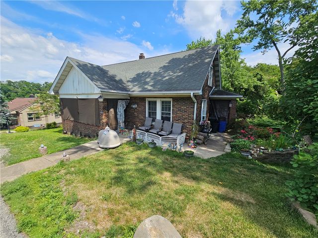 222 Crooked Run Rd, N Versailles, PA 15137