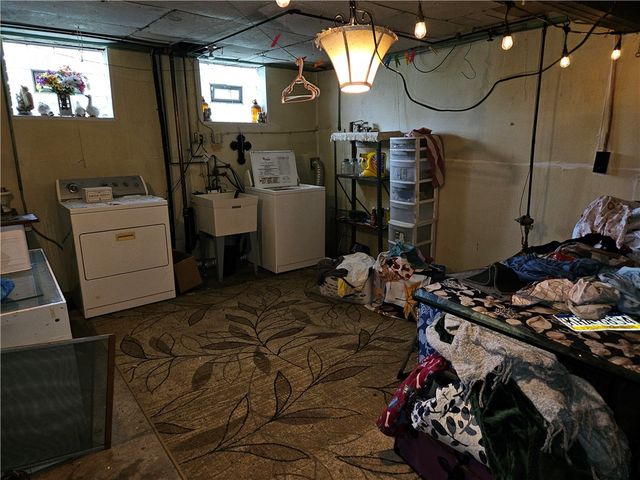 222 Crooked Run Rd, N Versailles, PA 15137