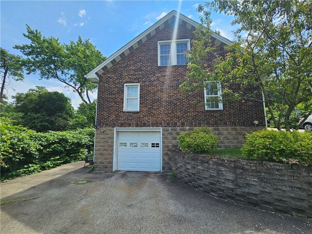 222 Crooked Run Rd, N Versailles, PA 15137