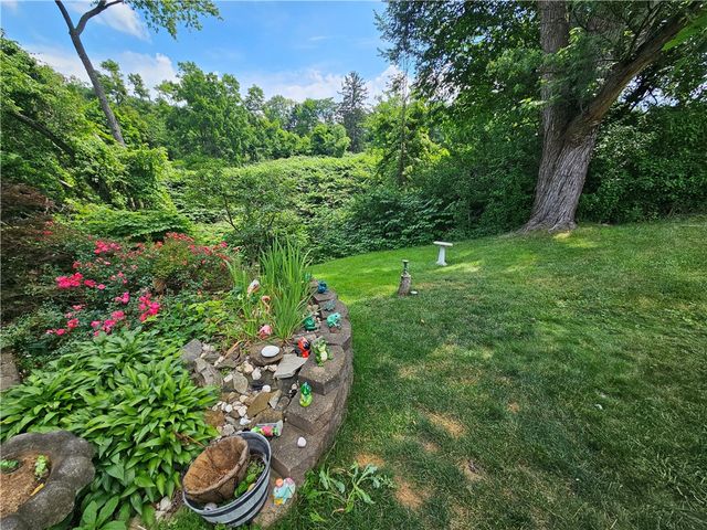 222 Crooked Run Rd, N Versailles, PA 15137