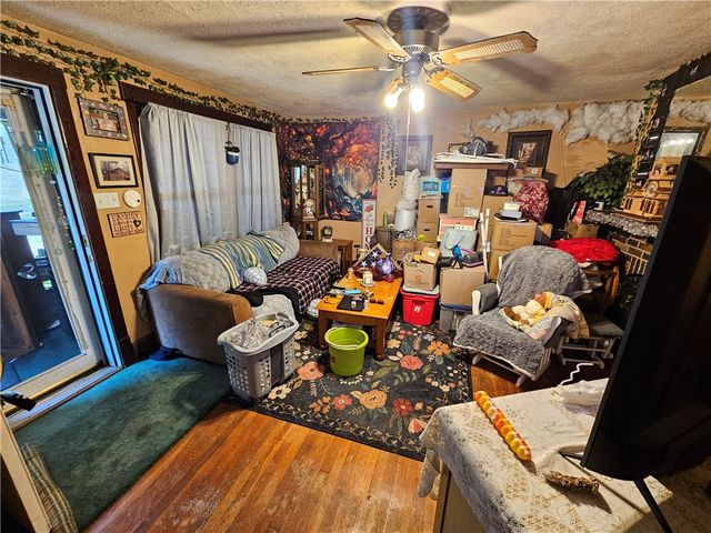 222 Crooked Run Rd, N Versailles, PA 15137