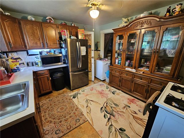 222 Crooked Run Rd, N Versailles, PA 15137