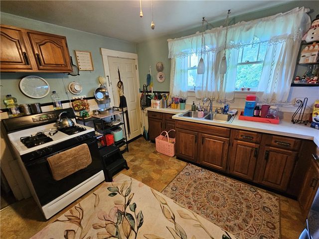 222 Crooked Run Rd, N Versailles, PA 15137