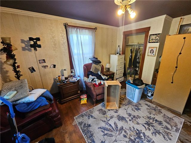 222 Crooked Run Rd, N Versailles, PA 15137