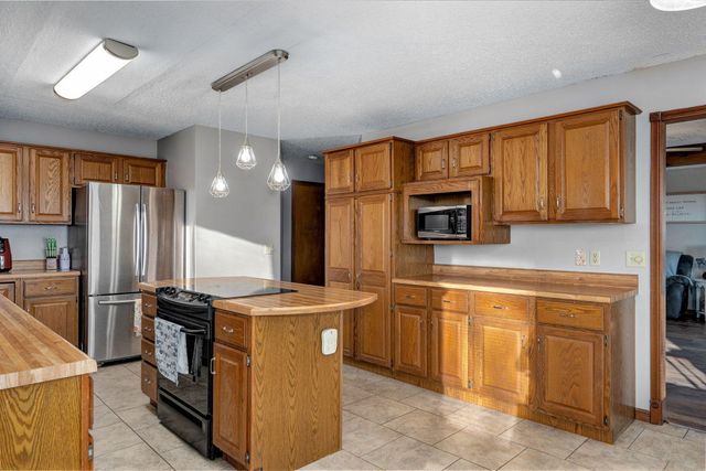 512 E Baldknobber Street, Nixa, MO 65714