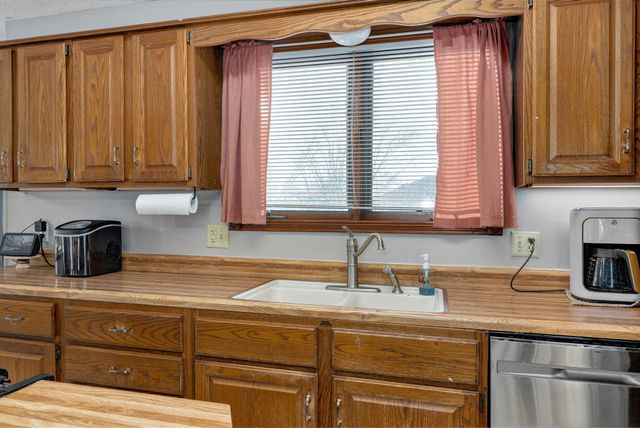 512 E Baldknobber Street, Nixa, MO 65714