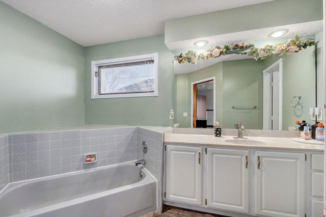 512 E Baldknobber Street, Nixa, MO 65714