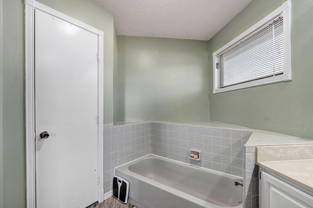 512 E Baldknobber Street, Nixa, MO 65714