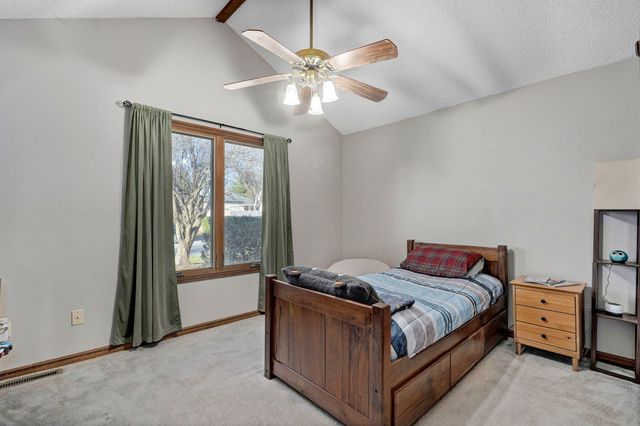 512 E Baldknobber Street, Nixa, MO 65714