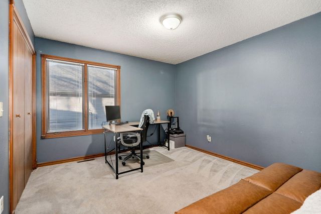 512 E Baldknobber Street, Nixa, MO 65714