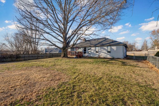 512 E Baldknobber Street, Nixa, MO 65714
