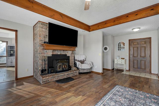 512 E Baldknobber Street, Nixa, MO 65714